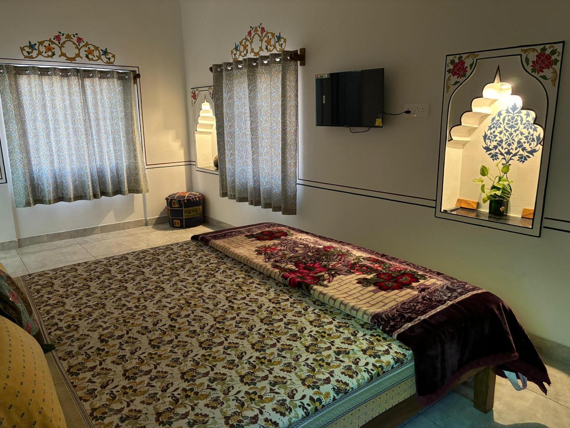 Hotel Tulsi Palace พุชการ์ ภายนอก รูปภาพ