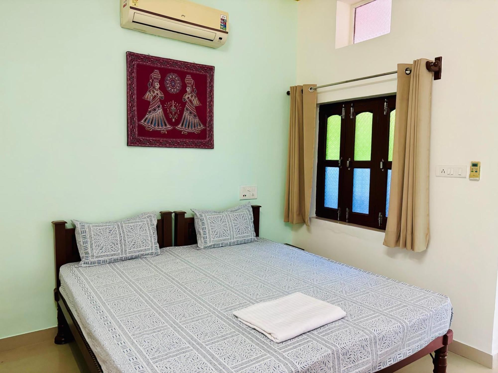 Hotel Tulsi Palace พุชการ์ ภายนอก รูปภาพ